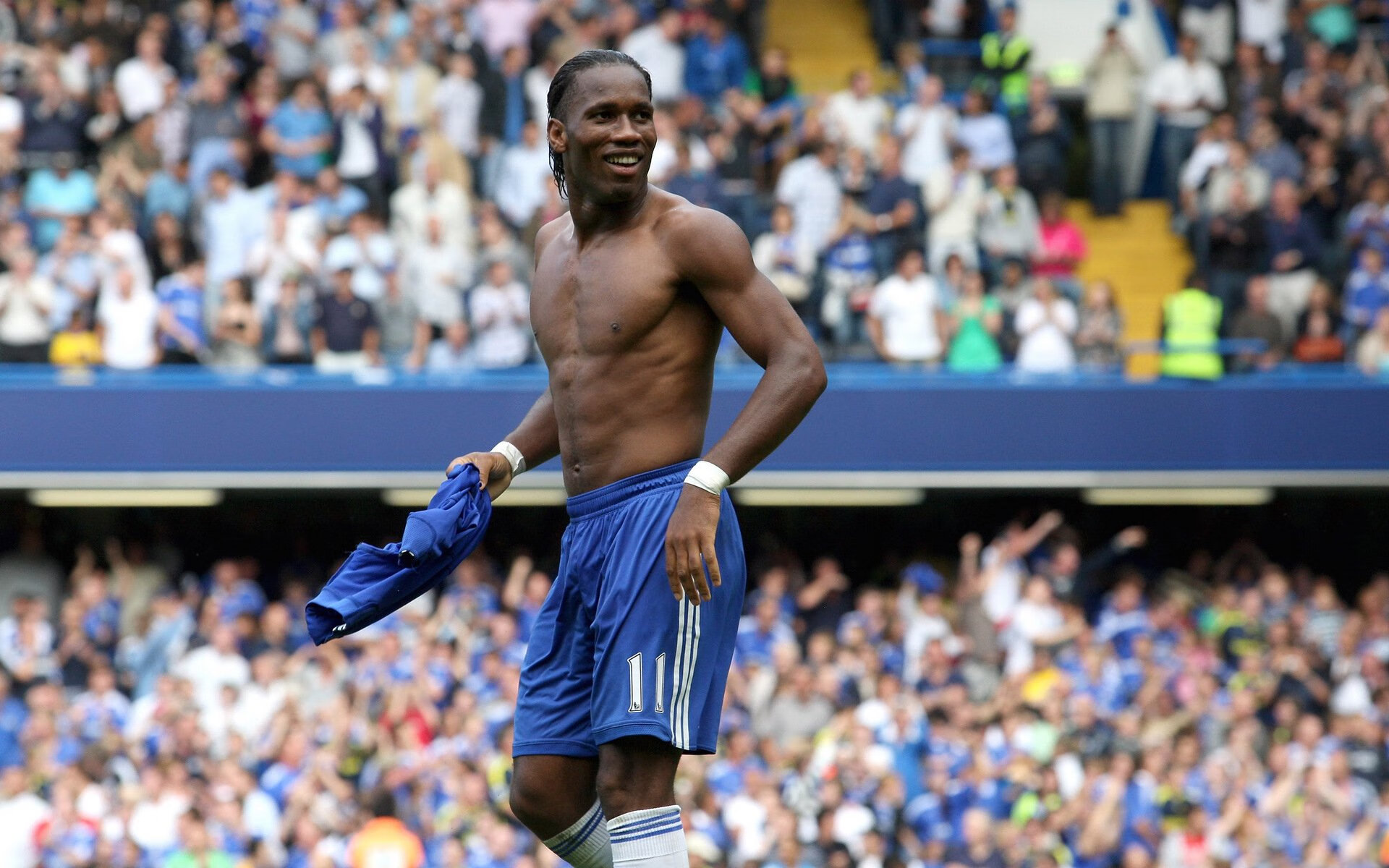 湖人队迎来关键战役，詹姆斯期待再展神威，湖人官推发布詹姆斯入场照